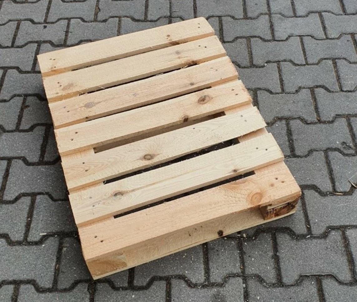 małe palety drewniane